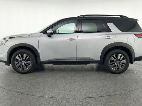 Used 2025 Nissan Pathfinder SV AWD/4WD image 5