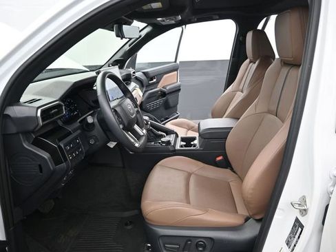 Used 2025 Toyota 4Runner Limited w/ Tow Technology Package image 12