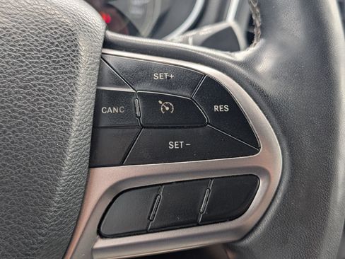 Used 2021 Jeep Cherokee Latitude Lux 80th Anniv w/ Quick Order Package 26U 80TH FWD image 14