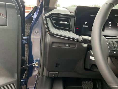 New 2025 Nissan Kicks SR image 25