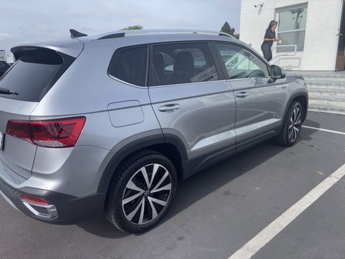 Used 2023 Volkswagen Taos SE w/ Panoramic Sunroof Package image 13