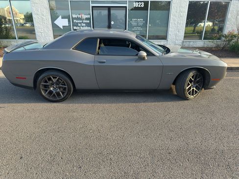 Used 2018 Dodge Challenger R/T image 4