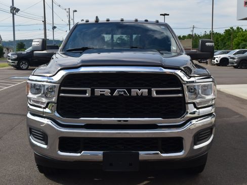 Used 2024 RAM 2500 Tradesman w/ Chrome Appearance Group AWD/4WD image 3