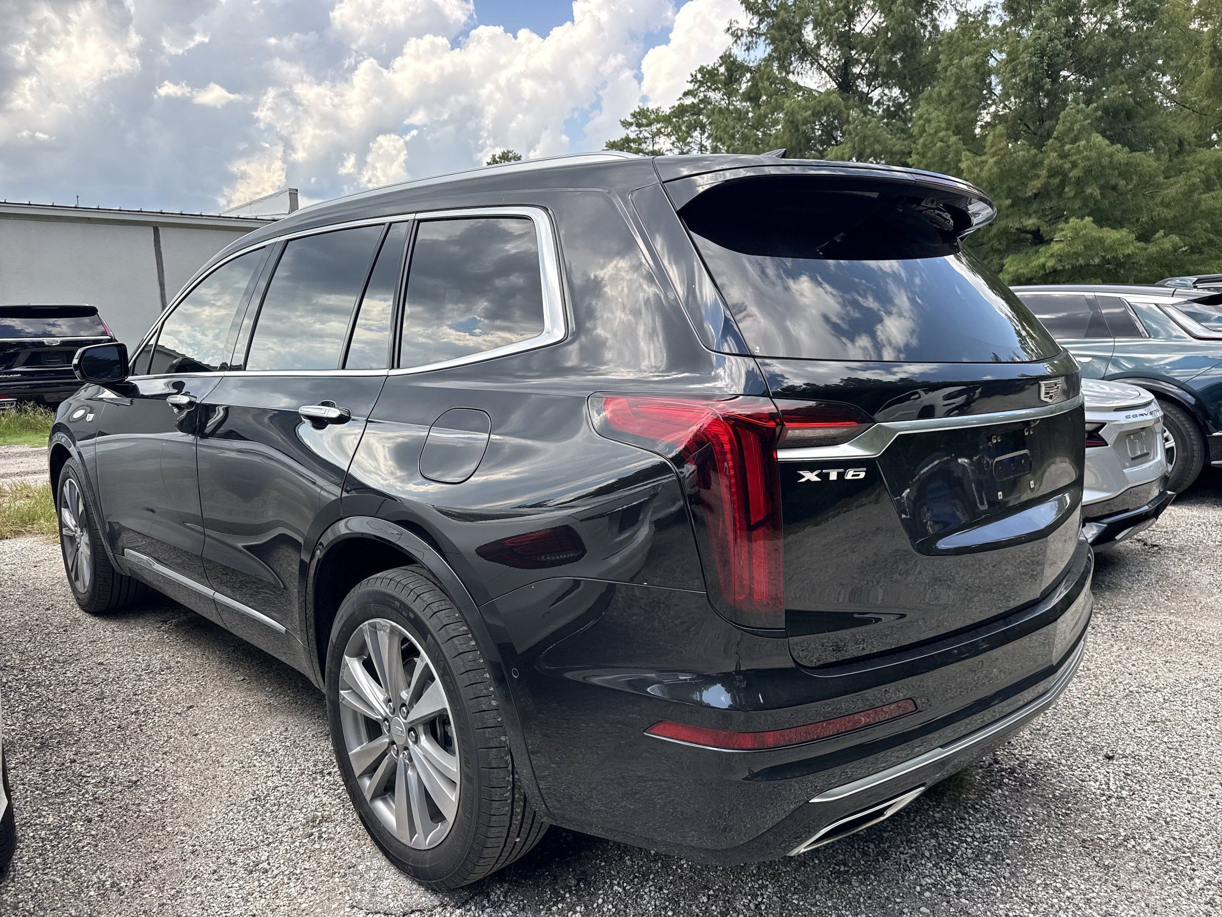 Used 2024 Cadillac XT6 Premium Luxury w/ Platinum Package FWD image 2