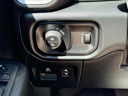 Used 2022 RAM 1500 Big Horn AWD/4WD image 17