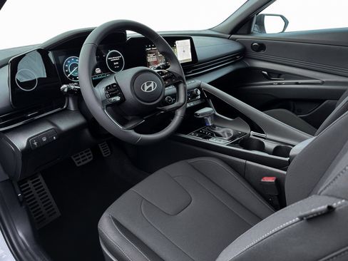 New 2025 Hyundai Elantra SEL image 14