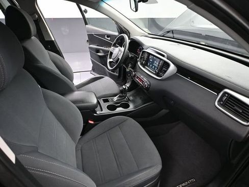 Used 2019 Kia Sorento AWD V6 image 45