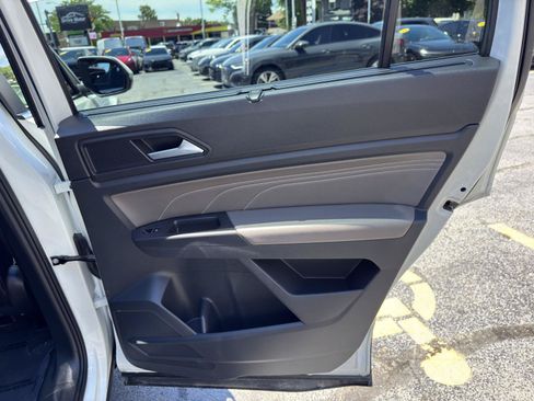 Used 2022 Volkswagen Atlas SE w/ Panoramic Sunroof Package FWD image 39
