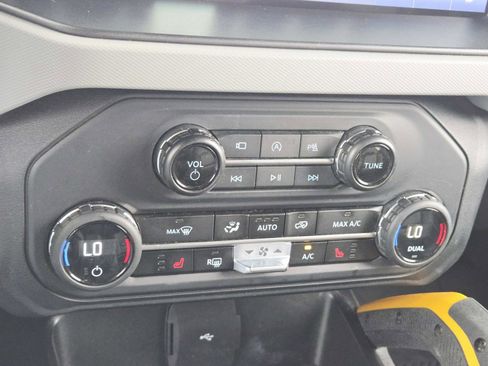 Used 2023 Ford Bronco Badlands w/ Sasquatch Package image 32