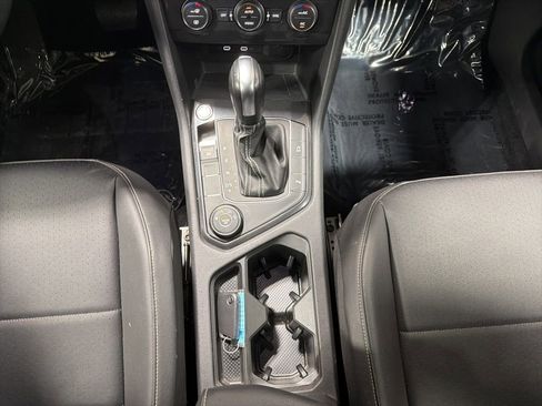 Used 2021 Volkswagen Tiguan SEL AWD/4WD image 17