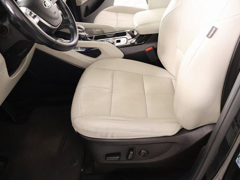 Used 2021 Kia Telluride EX w/ EX Premium Package image 12