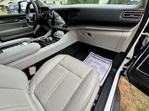 Used 2022 Jeep Wagoneer Series III image 17