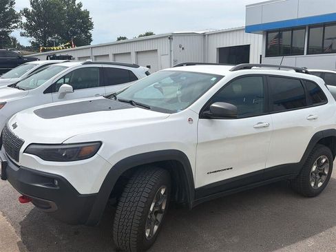 Used 2019 Jeep Cherokee Trailhawk AWD/4WD image 1