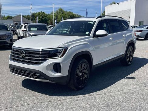 New 2026 Volkswagen Atlas SE FWD image 3