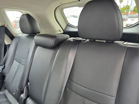 Used 2016 Nissan Rogue SL w/ SL Premium Package FWD image 9