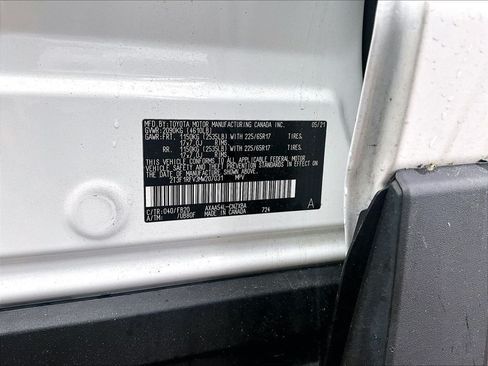 Used 2021 Toyota RAV4 LE AWD/4WD image 9