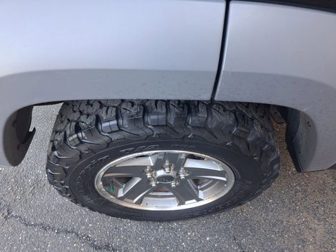 Used 2005 Jeep Liberty Sport image 12