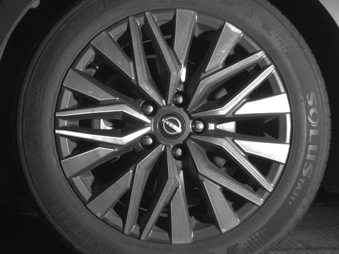 Used 2025 Nissan Altima 2.5 SV image 12