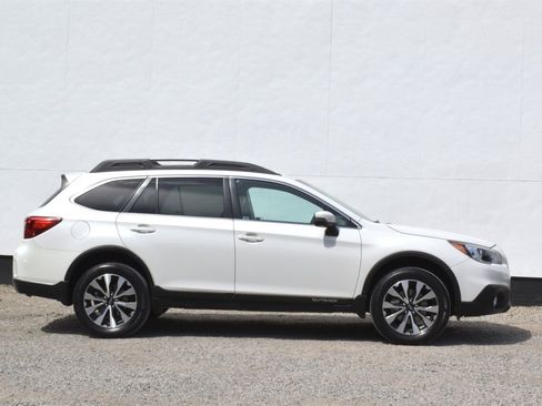 Used 2017 Subaru Outback 3.6R Limited AWD/4WD image 6