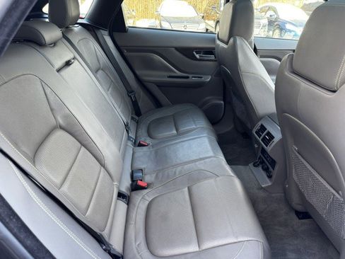 Used 2017 Jaguar F-PACE R-Sport image 34