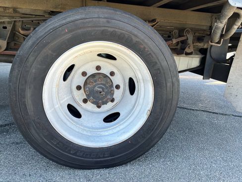 Used 2002 Ford F450 2WD Regular Cab Super Duty image 15