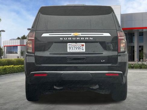 Used 2023 Chevrolet Suburban LT image 5