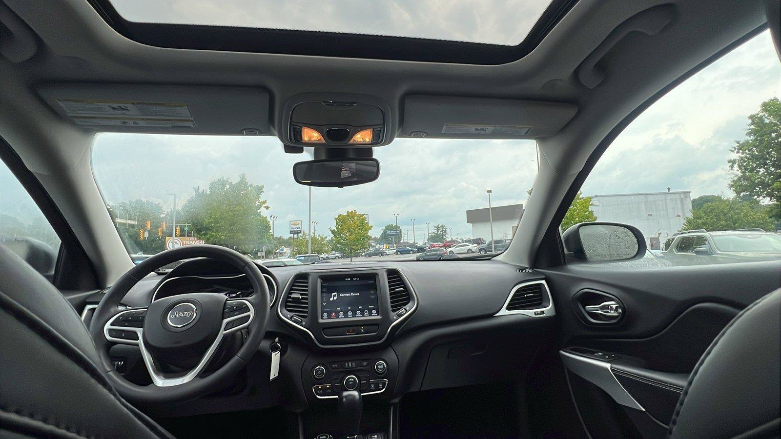 Used 2022 Jeep Cherokee Latitude w/ Sun & Sound Group AWD/4WD image 21