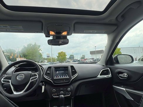 Used 2022 Jeep Cherokee Latitude w/ Sun & Sound Group AWD/4WD image 21
