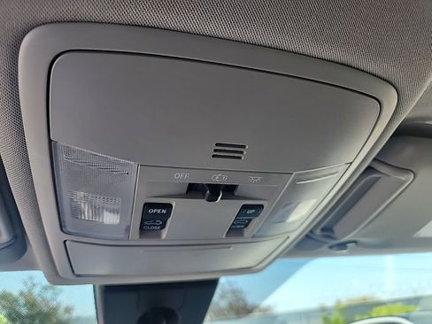 Used 2017 Toyota RAV4 XLE w/ Carpet Mat Package FWD image 24