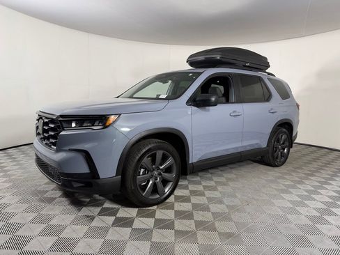 Used 2023 Honda Pilot Sport image 2