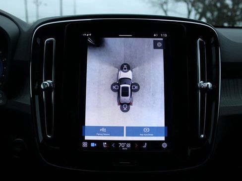 Used 2025 Volvo XC40 B5 Plus image 23