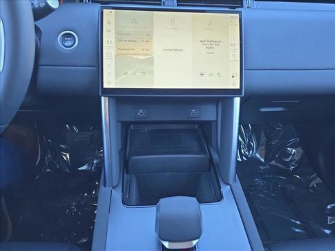 Used 2025 Land Rover Discovery Sport S image 21