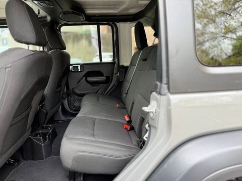 Used 2018 Jeep Wrangler Unlimited Sport S AWD/4WD image 17