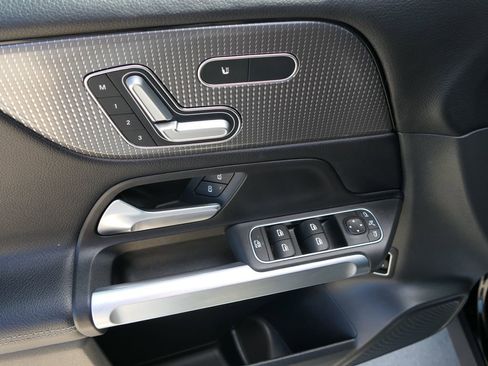 Used 2023 Mercedes-Benz GLB 250 4MATIC image 13