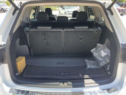 Used 2024 Volkswagen Atlas SEL AWD/4WD image 8