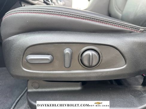 Used 2023 Chevrolet Traverse RS FWD image 17