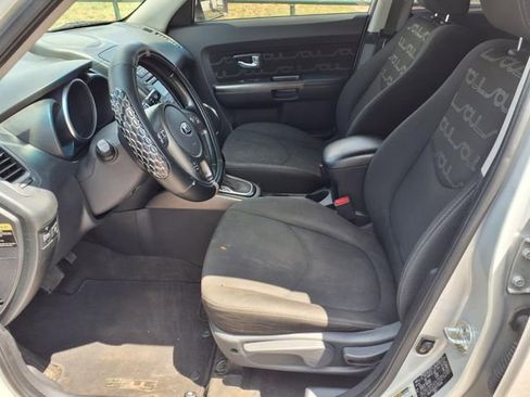 Used 2013 Kia Soul + FWD image 10