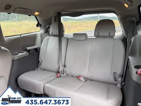 Used 2015 Toyota Sienna XLE Premium FWD image 30
