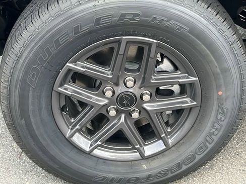 New 2025 Jeep Gladiator Sport image 18