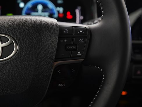 Used 2025 Toyota Camry SE image 25