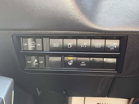 Used 2024 Toyota Tundra Platinum AWD/4WD image 19