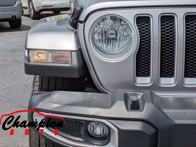 Used 2018 Jeep Wrangler Unlimited Sahara AWD/4WD image 11