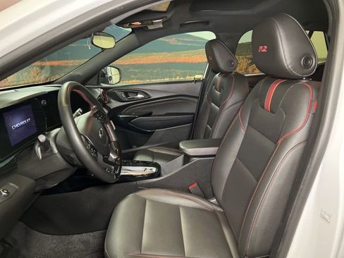 Used 2024 Chevrolet Trax RS w/ Sunroof Package image 21