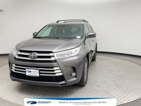 Used 2017 Toyota Highlander XLE AWD/4WD image 7