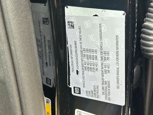 Used 2023 GMC Yukon XL SLT w/ SLT Premium Package image 29