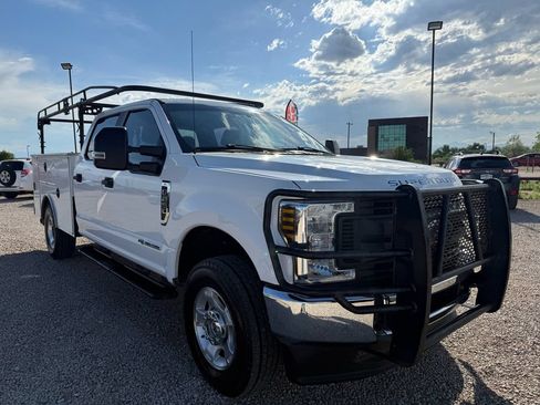Used 2018 Ford F250 XL w/ Power Equipment Group AWD/4WD image 2
