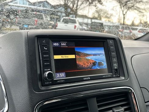 Used 2019 Dodge Grand Caravan SXT image 12