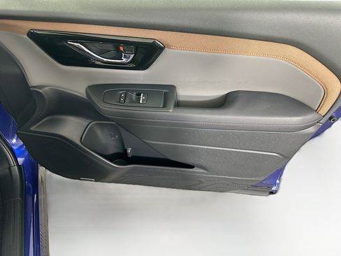 Used 2025 Subaru Forester Sport image 32