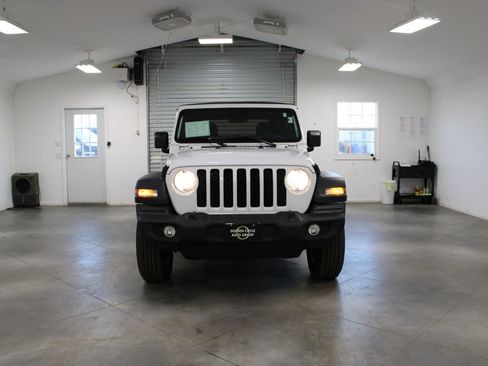 Used 2024 Jeep Wrangler Sport S image 3