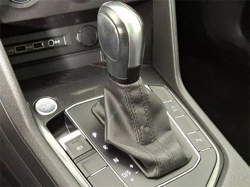 Used 2020 Volkswagen Tiguan SEL w/ 3rd Row Seat Package image 17